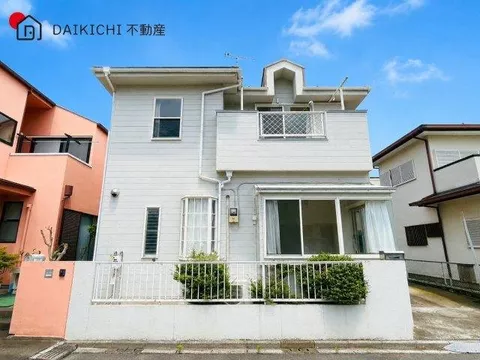 Bright rooms with two sides of sunlight in all rooms! Some rooms come with a large walk-in closet♪