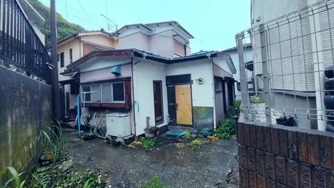 Yokosuka City, Kubiri 2-chome (Keikyu Kurihama Station) 2-story 4DK