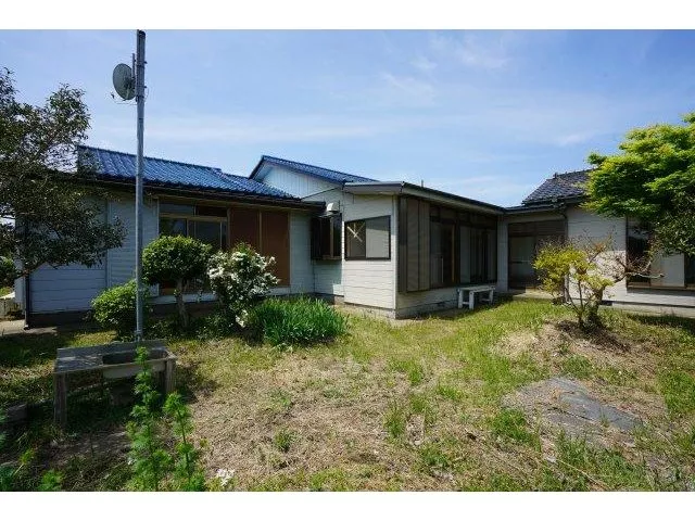 Spacious approximately 300 tsubo lot◆Generous 6LDK◆Clinic and convenience store within about 12 minutes on foot