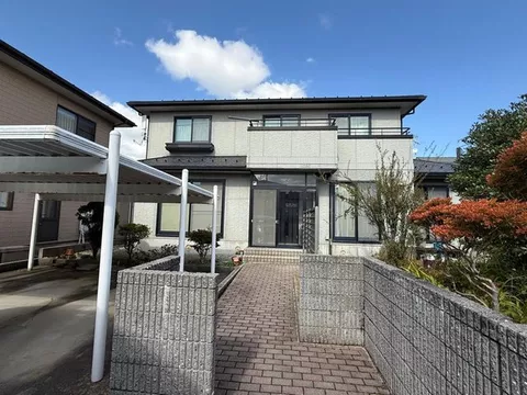 Daiwa House lightweight steel structure, in good condition. A home with ample storage.
