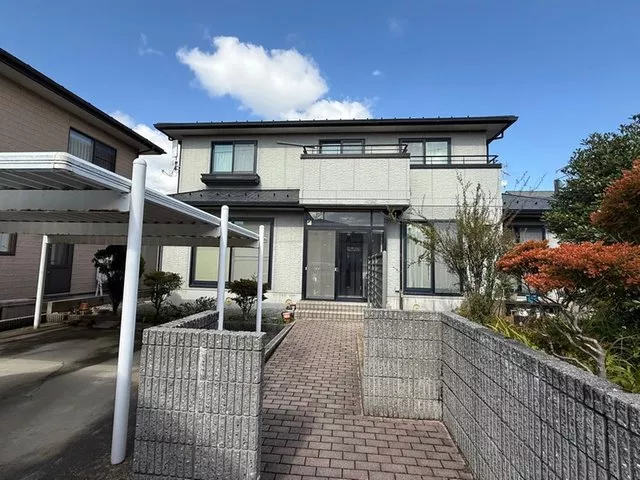 Daiwa House lightweight steel structure, in good condition. A home with ample storage.
