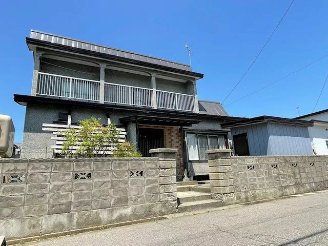 A used house that you can move into right away! How about remodeling it to your liking? ♪