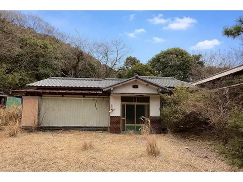 Property near the Tsurumihara Dam along Prefectural Road 88!