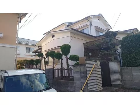 A convenient living area. Located in a land readjustment area, the building is solid.