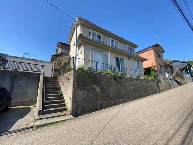This is a used house with 5DK, perfect for families or those who want to live comfortably.