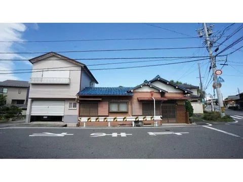 ☆Property with garage☆6 minutes on foot to the nearest station☆5 minutes by car to Yokkaichi Interchange