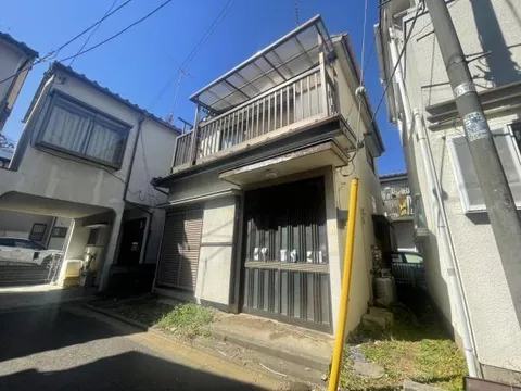 8 minutes on foot from Tobu Tojo Line "Ombuk" Station