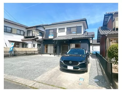 【Open house held】Interior and exterior renovated / Parking for 3 cars / Quiet residential area / Low traffic in the surrounding area