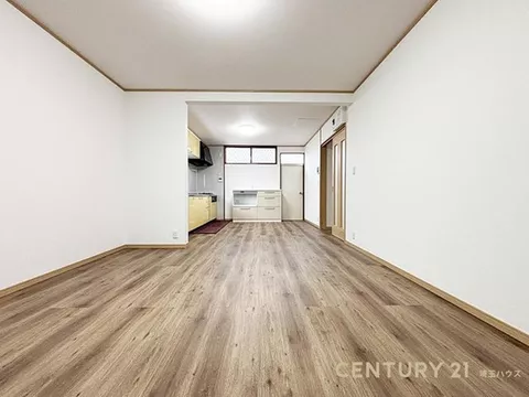 A corner lot full of openness with good sunlight! A 3SLDK where you can feel the spaciousness of the living space.