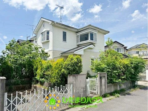 You can spend rich family time in a spacious living room♪ Guided by staff from Kazo.