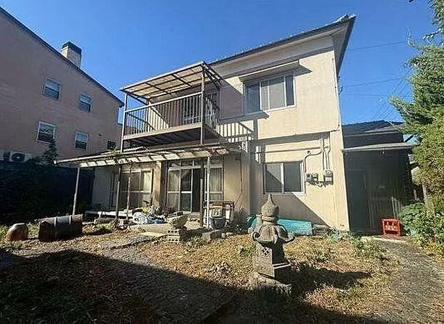Used single-family home Baba