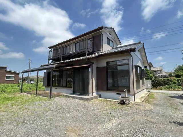 【Open House】【Under Renovation】Parking for 2 regular cars in parallel available. Garden space available. North