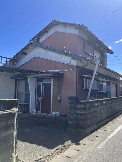 2F 5DK in Shiimoto Aza Sudou, Kamiita-cho, Itano-gun

1,800,000 yen