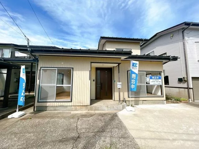 [Open House] Water area renovation / 2 parking spaces available / 11-minute walk to Kasuga Elementary School