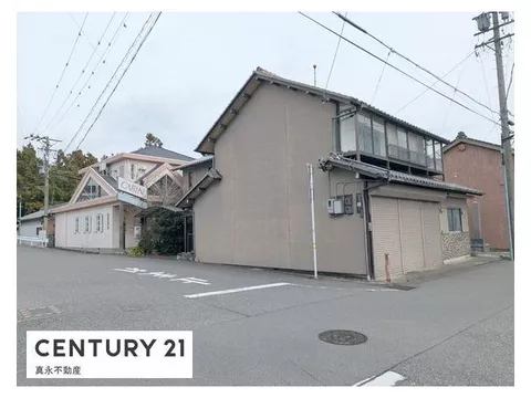 ● Residential property with store ● About 6 minutes on foot from Mino Takada Station ● Southwest corner lot