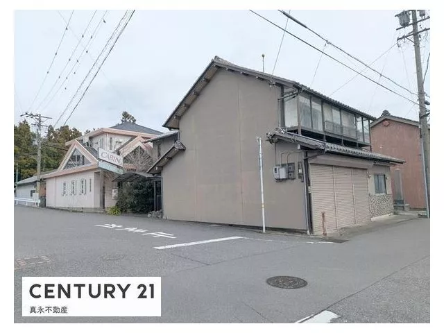 ● Residential property with store ● About 6 minutes on foot from Mino Takada Station ● Southwest corner lot