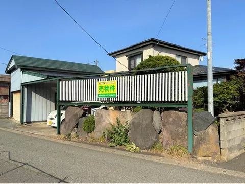 4LDK, 56 tsubo, with separate garage and storage, located 8 minutes on foot from Tenno Station