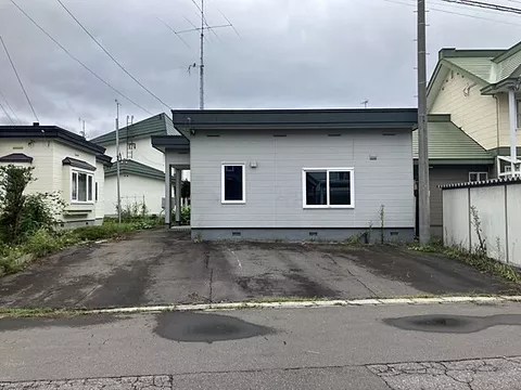 Used single-family home, JR Hakodate Main Line, Asahikawa Station, 30 minutes by bus, get off at Kitano Nishi 4-jo 1-chome, 2 minutes on foot