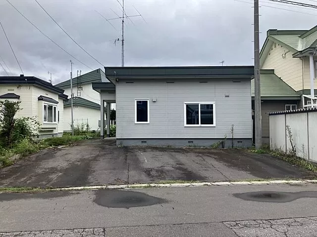 Used single-family home, JR Hakodate Main Line, Asahikawa Station, 30 minutes by bus, get off at Kitano Nishi 4-jo 1-chome, 2 minutes on foot