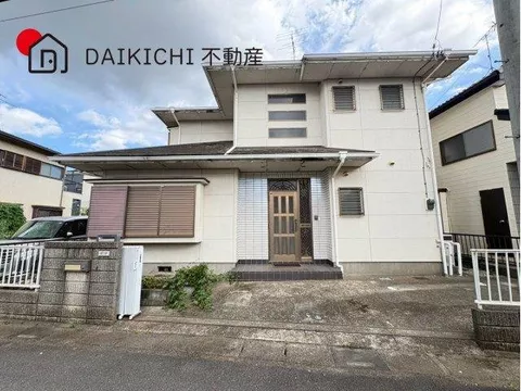 16 minutes walk to JR Takasaki Line "Kitamoto" station! All rooms with storage including a storage room!