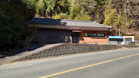 4,670 meters on foot from "Kakurōji" Station on the JR Chūō Line
