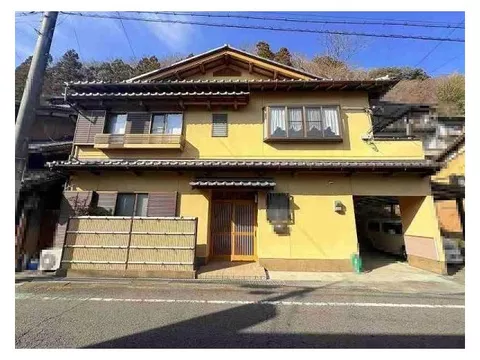 A nature-rich area where you can feel the changing seasons close by, near the Yoshino River♪