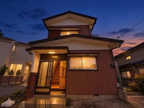 【CENTURY21】Flat 6 minutes to the station☆Southwest balcony☆All rooms over 6 tatami mats☆Japanese-style room