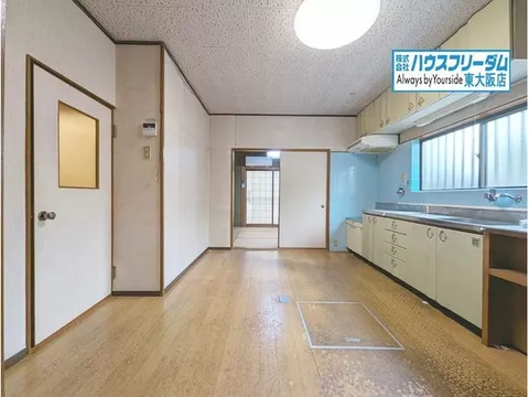 ☆ Viewing available today ☆ Kintetsu Nara Line "Higashihanazono" Station 11 minutes on foot! East-West dual-sided balcony♪