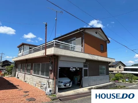 ◇ Residence with warehouse ◇ Convenient location with commercial facilities nearby ◇ Close to National Route 19