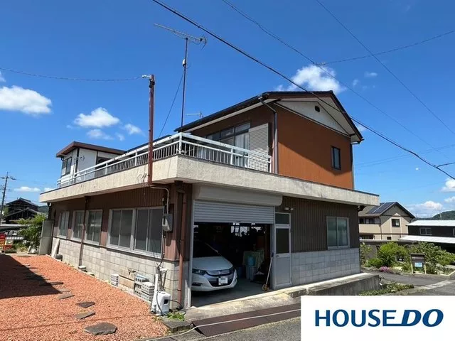 ◇ Residence with warehouse ◇ Convenient location with commercial facilities nearby ◇ Close to National Route 19