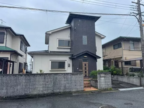 Updated on 4/10, over 69 tsubo, 4LDK, entrance with atrium, 3 minutes on foot from Akihayama Park
