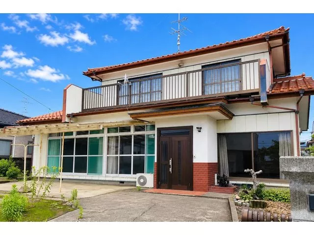 ■ A great location close to Jas Mall and Tsuruha Drugstore. The south-facing road provides good sunlight.