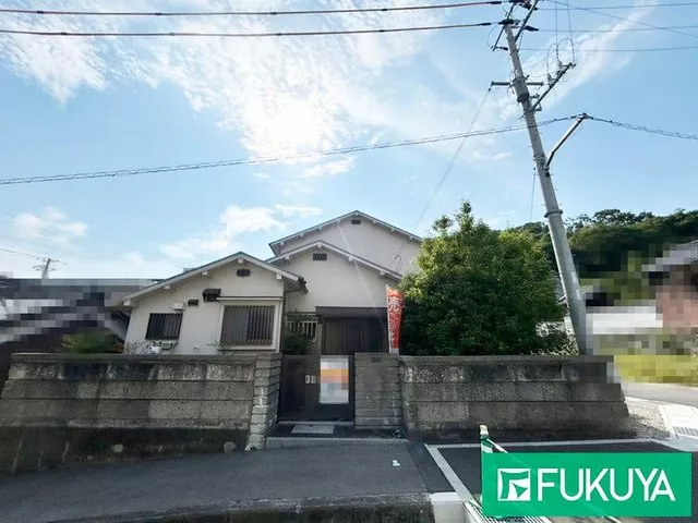 13 minutes on foot to Sanyo Electric Railway, Tegara Station; 10 minutes on foot to Tegara Elementary School, a great distance for children