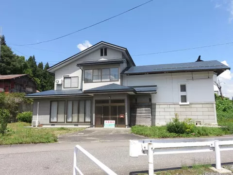 Yama District, Nishi-Aizu Town, Shimotani, Yamaguchi-bo (Nozawa Station) 2-story building 9SDK