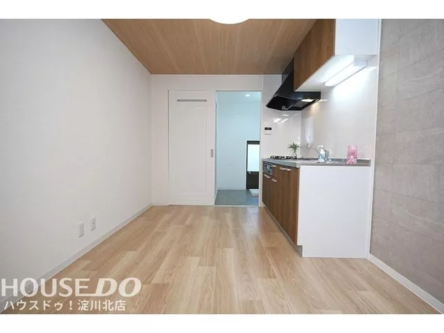 ■Viewing reservations now accepted■ 10 minutes on foot from Hankyu Kobe Line "Kanzakigawa" - Renovated! Immediate move-in possible
