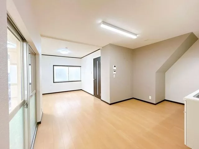 [Viewing event held][Interior and exterior renovation completed][Immediate move-in available] Educational facilities within 2 minutes on foot (