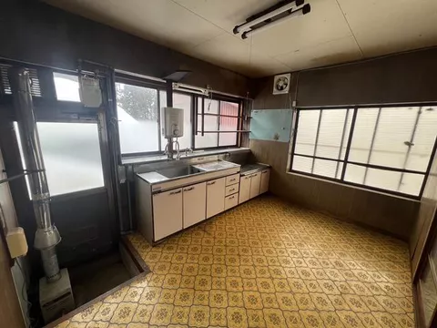 Joetsu City, Onuki 4-chome (Takada Station) 2-story building 5DK - Image 3
