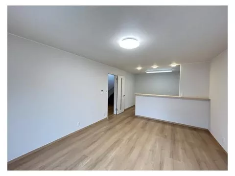 [Open House Held] [Interior and Exterior Renovated, Exterior Renovation in Progress / Kouhata Matsumoto] Parallel parking for 4 cars