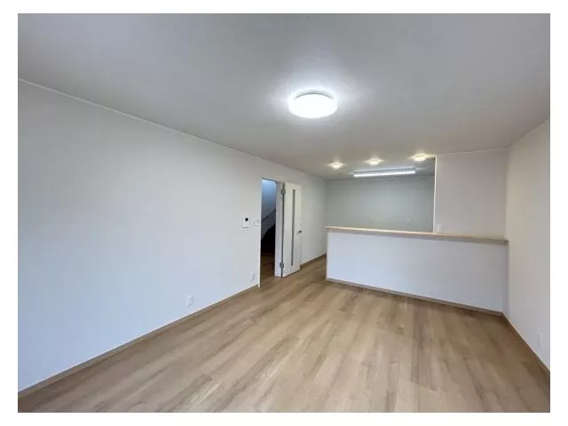 [Open House Held] [Interior and Exterior Renovated, Exterior Renovation in Progress / Kouhata Matsumoto] Parallel parking for 4 cars