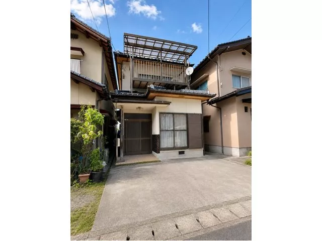 ■In front of Ayabe Nakame! A great location for safe commuting♪■Parking for 2 cars OK × spacious 5DK residence!