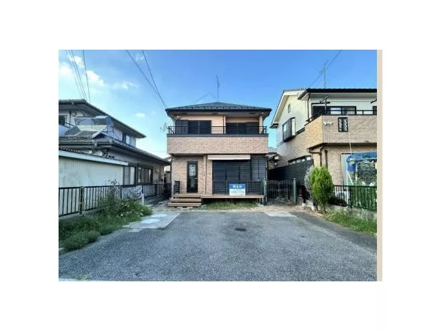 Spacious 16-tatami mat LDK with parallel parking for 2 cars! Close to elementary and middle schools, ideal for families!