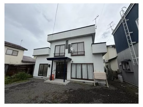 Spacious 4LDK for family living!