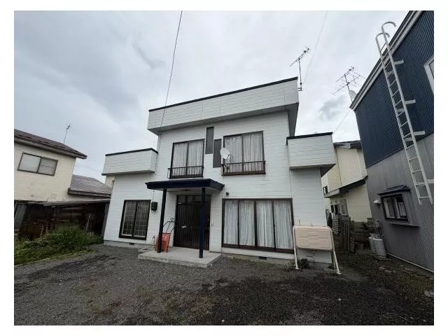 Spacious 4LDK for family living!