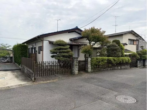 Shaped land with good sunlight! A used house suitable for renovation to realize your ideal home!