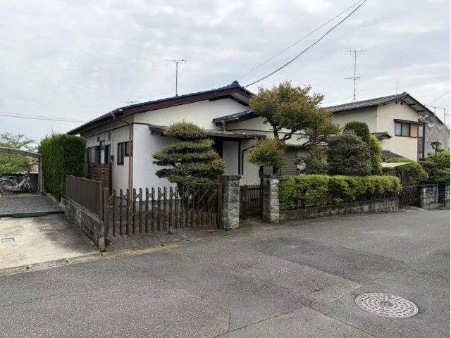 Shaped land with good sunlight! A used house suitable for renovation to realize your ideal home!