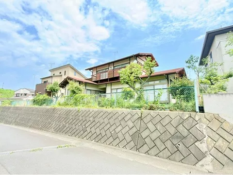 Quiet residential area, 950m to Ichim毛 Elementary School. Convenient location for commuting and schooling.