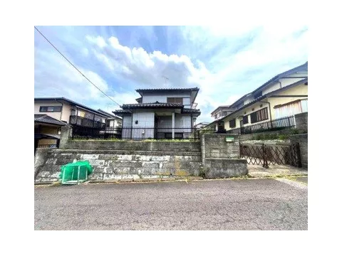 Spacious 4LDK!! The surrounding environment is well-developed, making for a good living environment!!