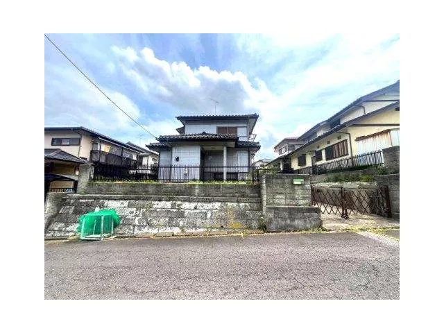 Spacious 4LDK!! The surrounding environment is well-developed, making for a good living environment!!