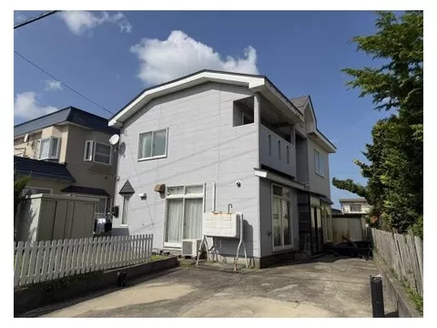Spacious 4SLDK in Jūmoku 2-chō, Hirosaki City! House with parking for 2 or more cars and a sunroom