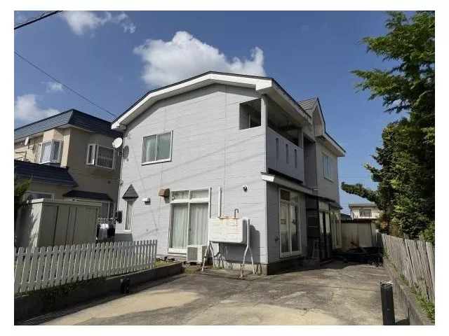 Spacious 4SLDK in Jūmoku 2-chō, Hirosaki City! House with parking for 2 or more cars and a sunroom